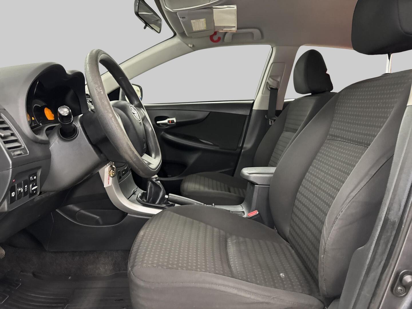 TOYOTA Corolla 2012