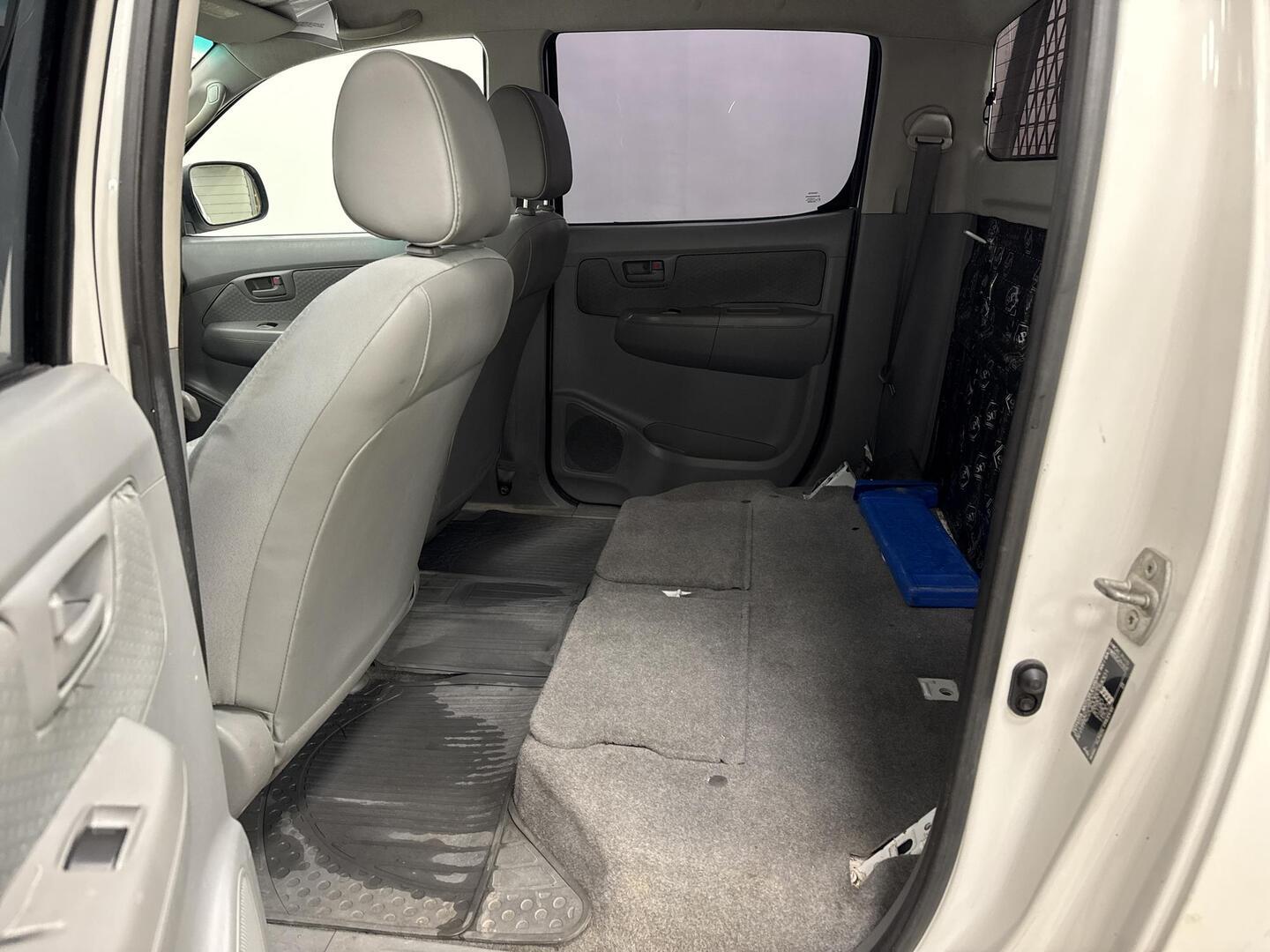 TOYOTA Hilux 2011