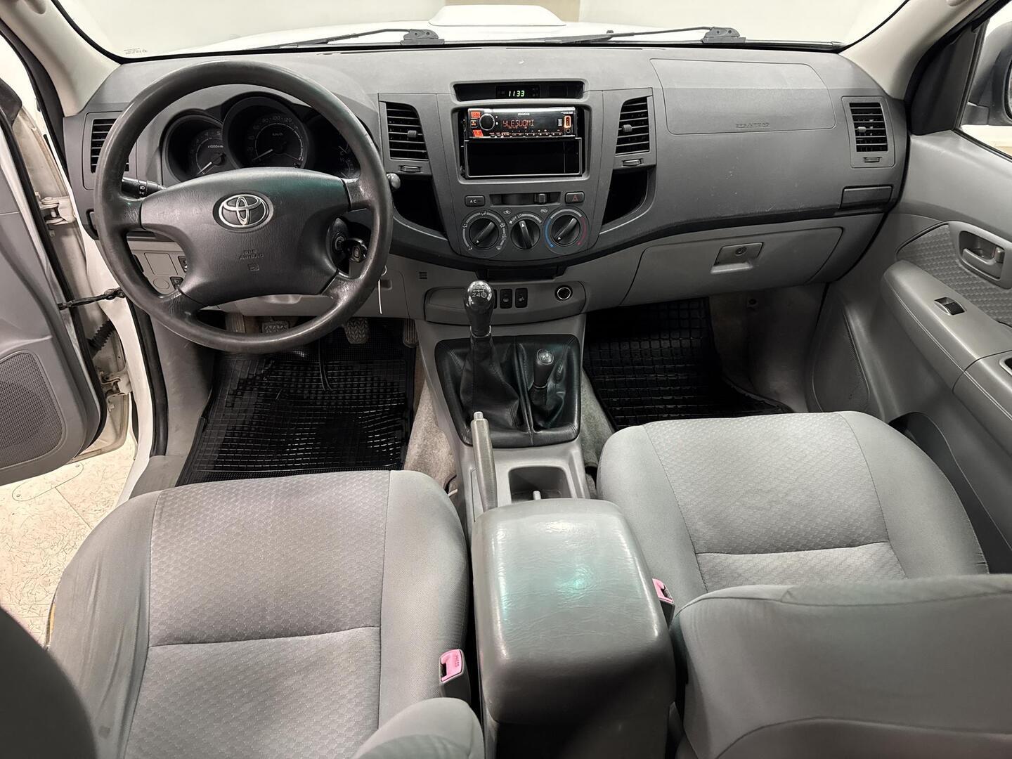 TOYOTA Hilux 2011