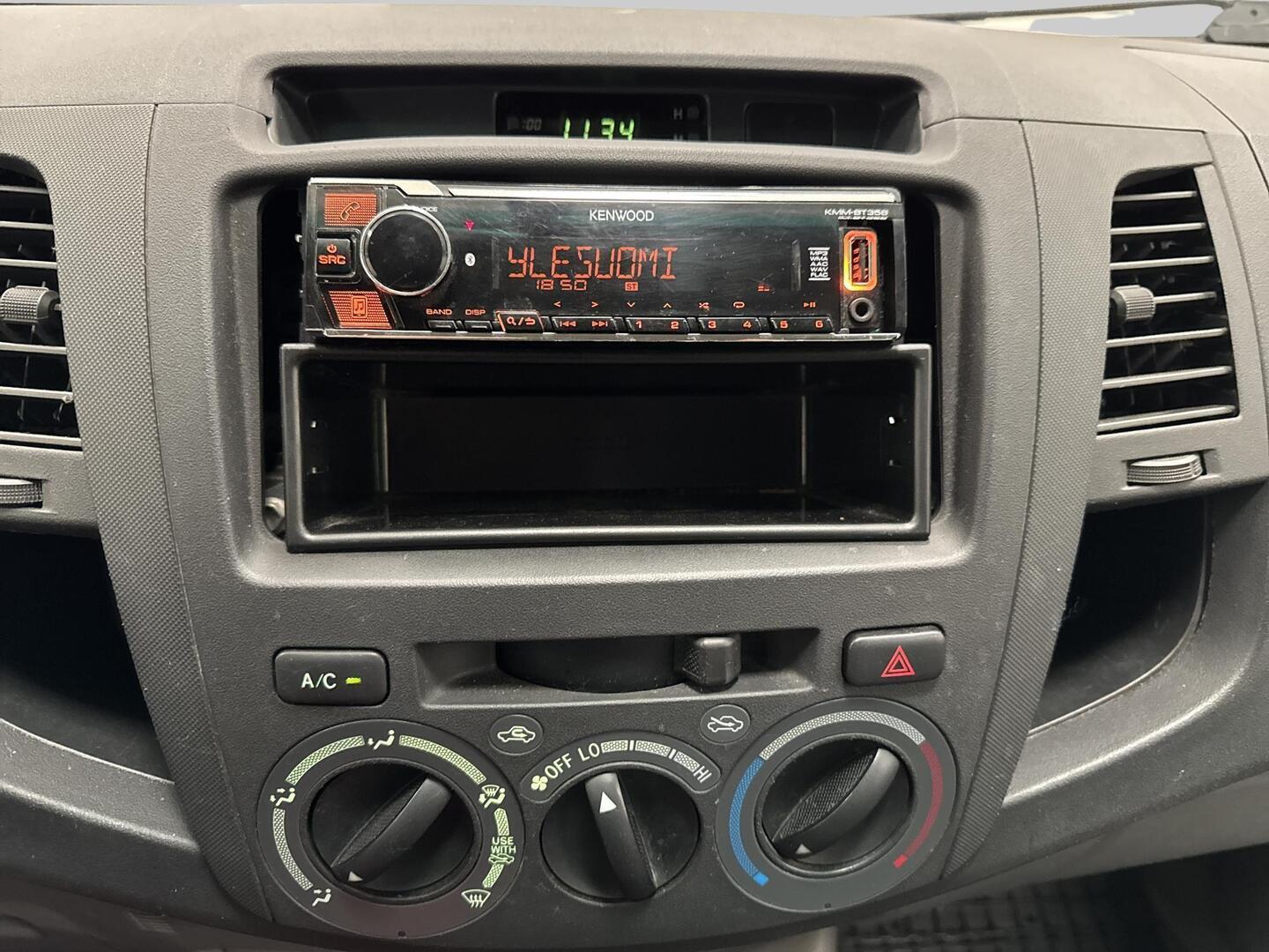 TOYOTA Hilux 2011