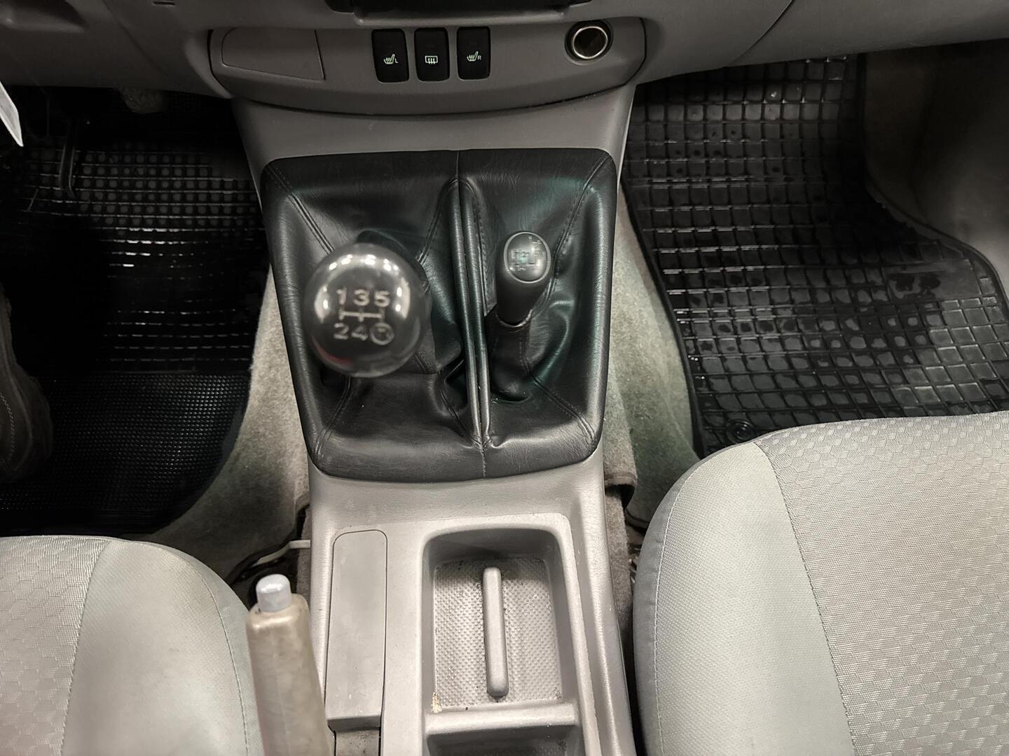 TOYOTA Hilux 2011