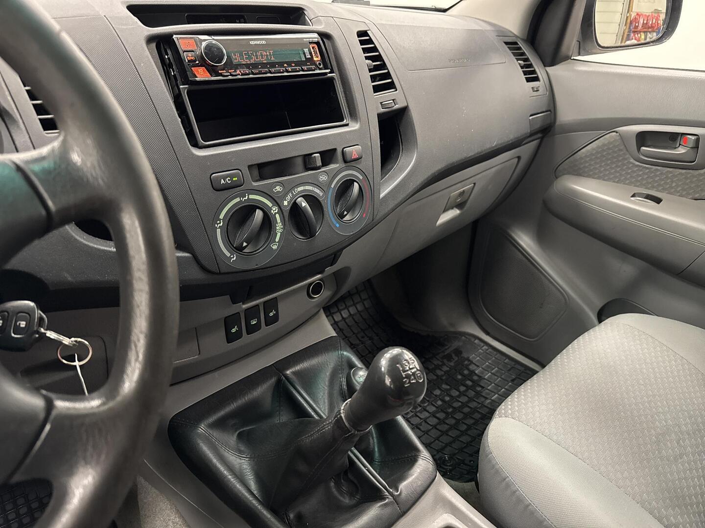 TOYOTA Hilux 2011