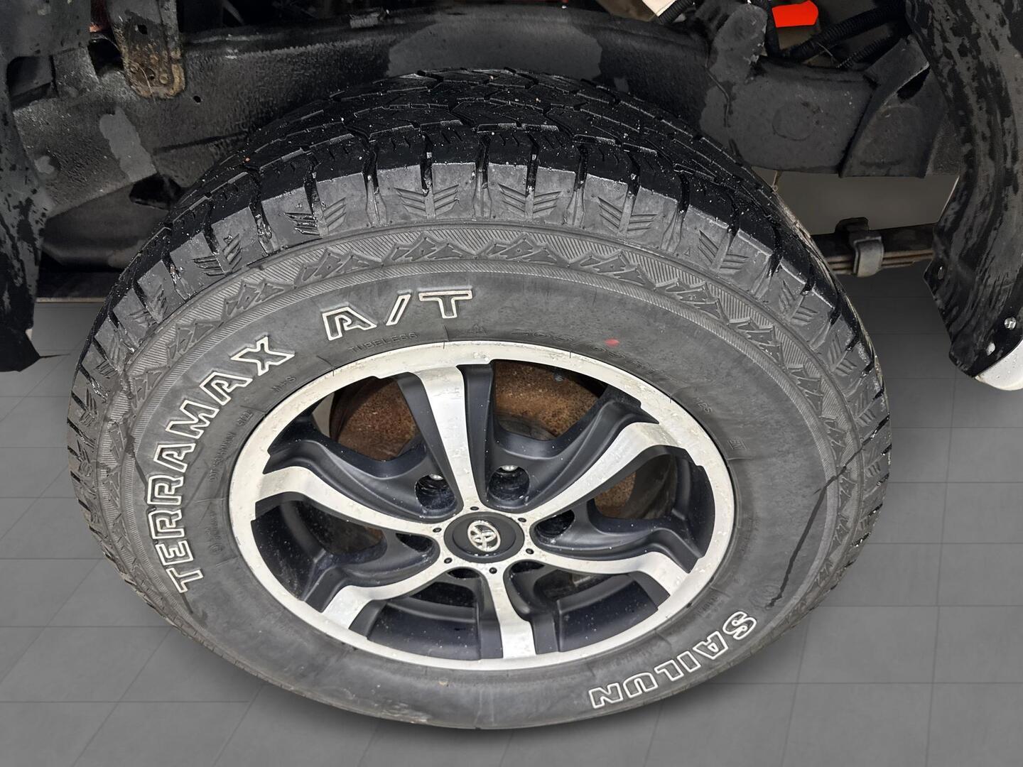 TOYOTA Hilux 2011