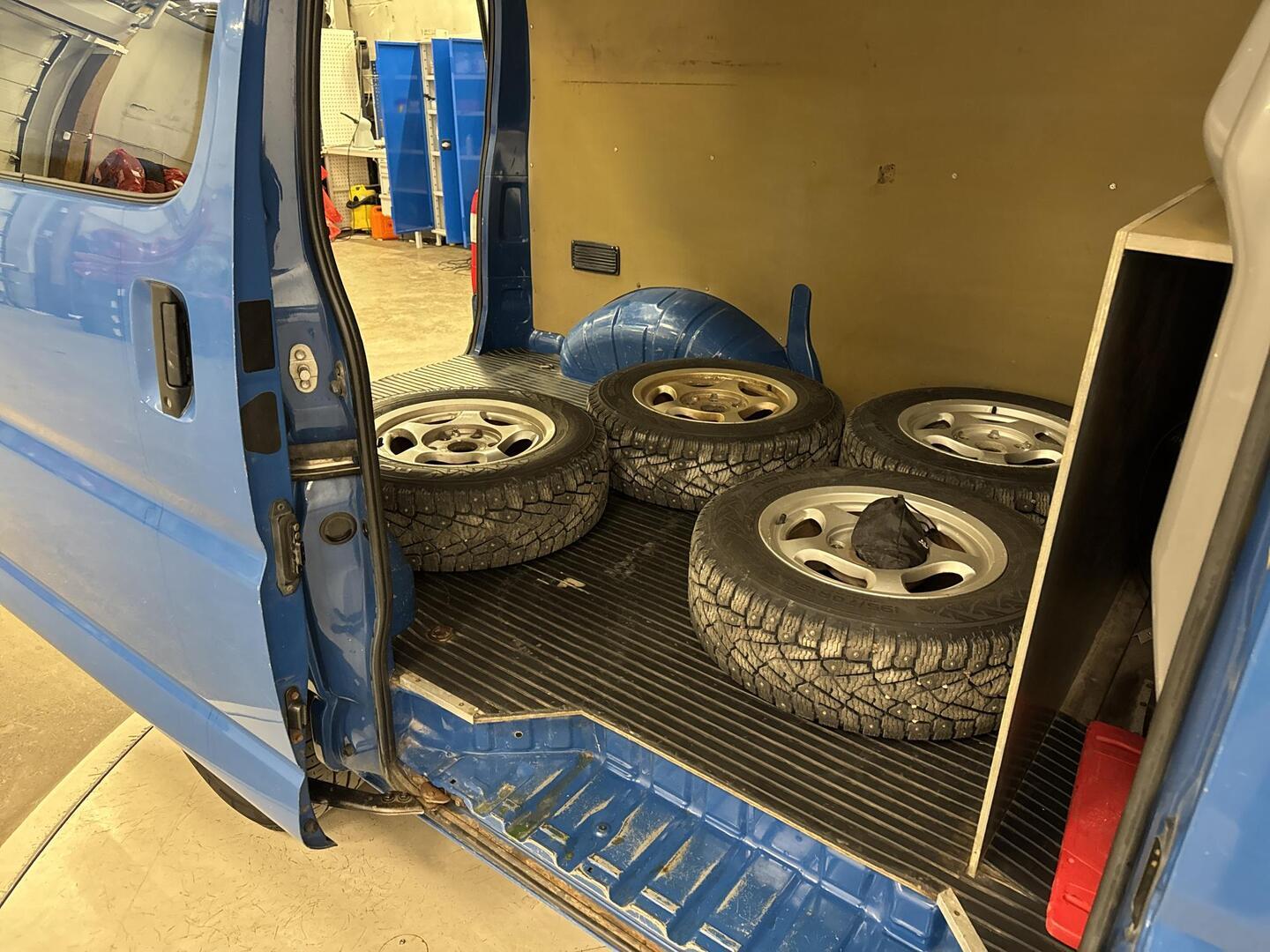 TOYOTA HIACE 2004