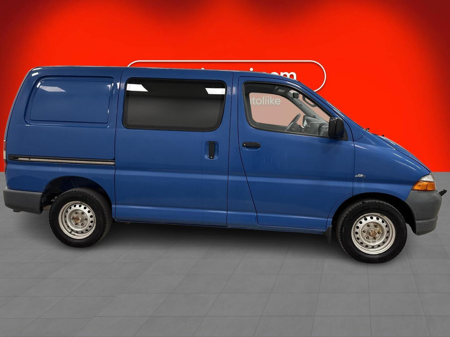 TOYOTA HIACE 2004