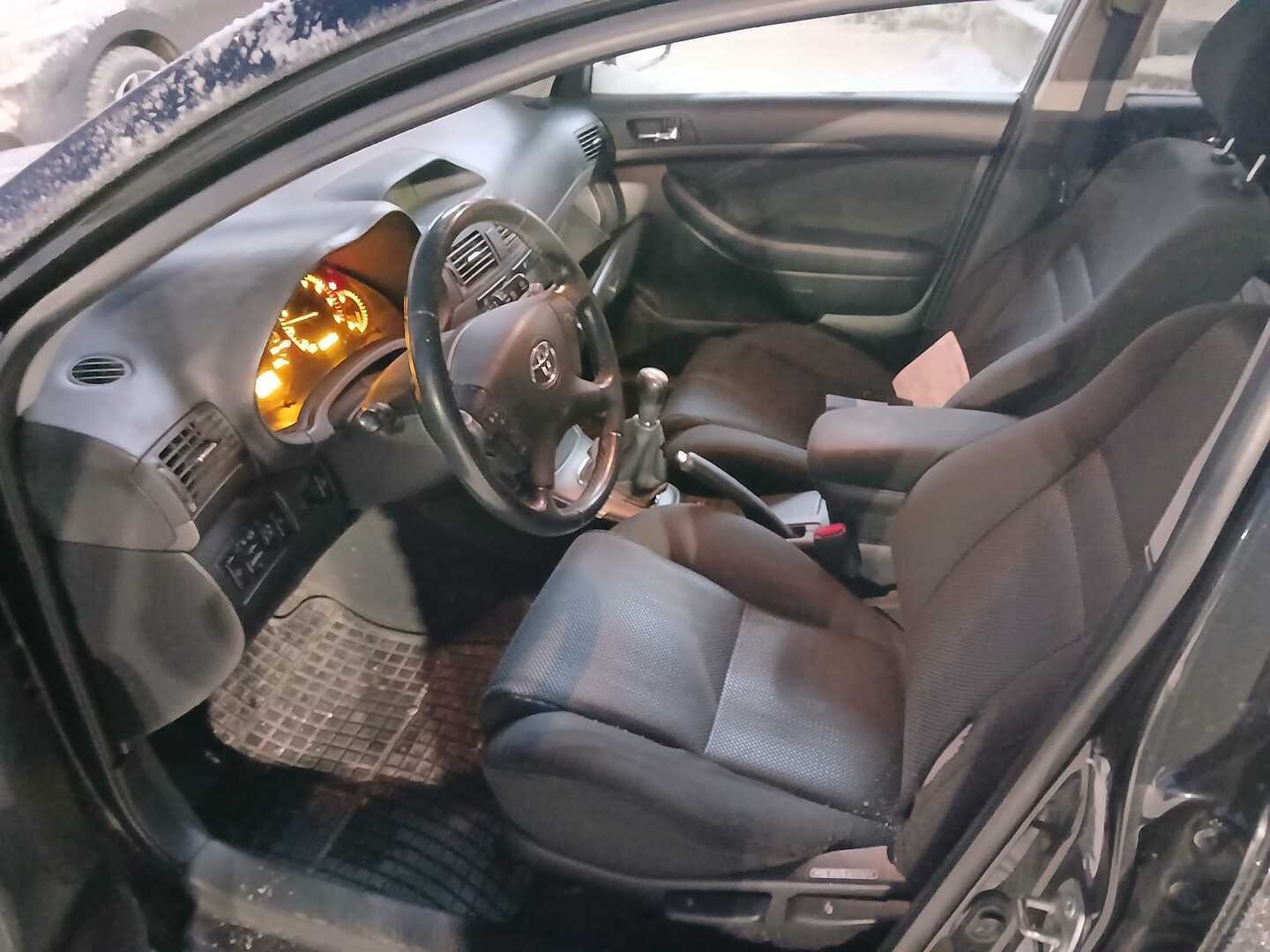 TOYOTA Avensis 2004
