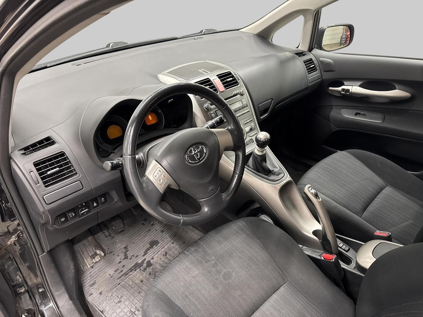 TOYOTA Auris 2009