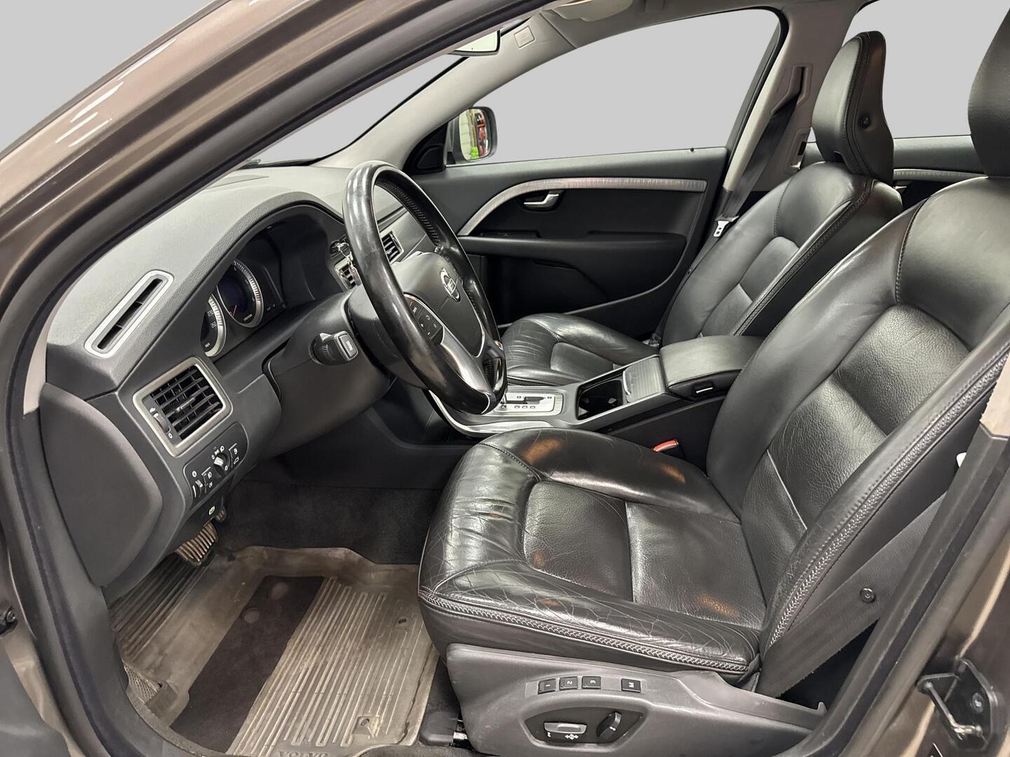 VOLVO XC70 2010