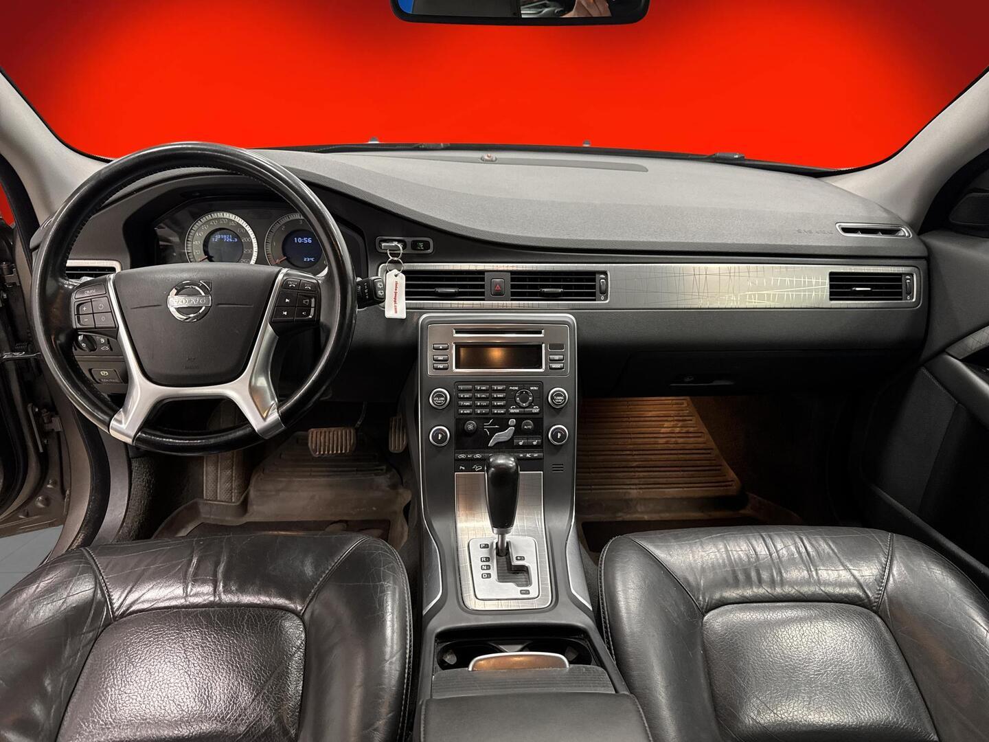 VOLVO XC70 2010