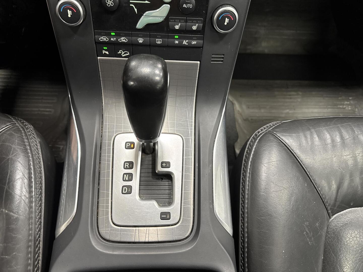VOLVO XC70 2010