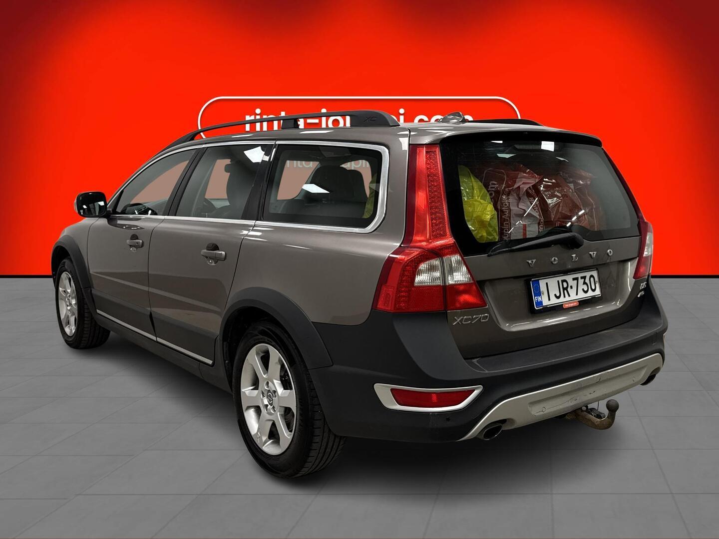 VOLVO XC70 2010