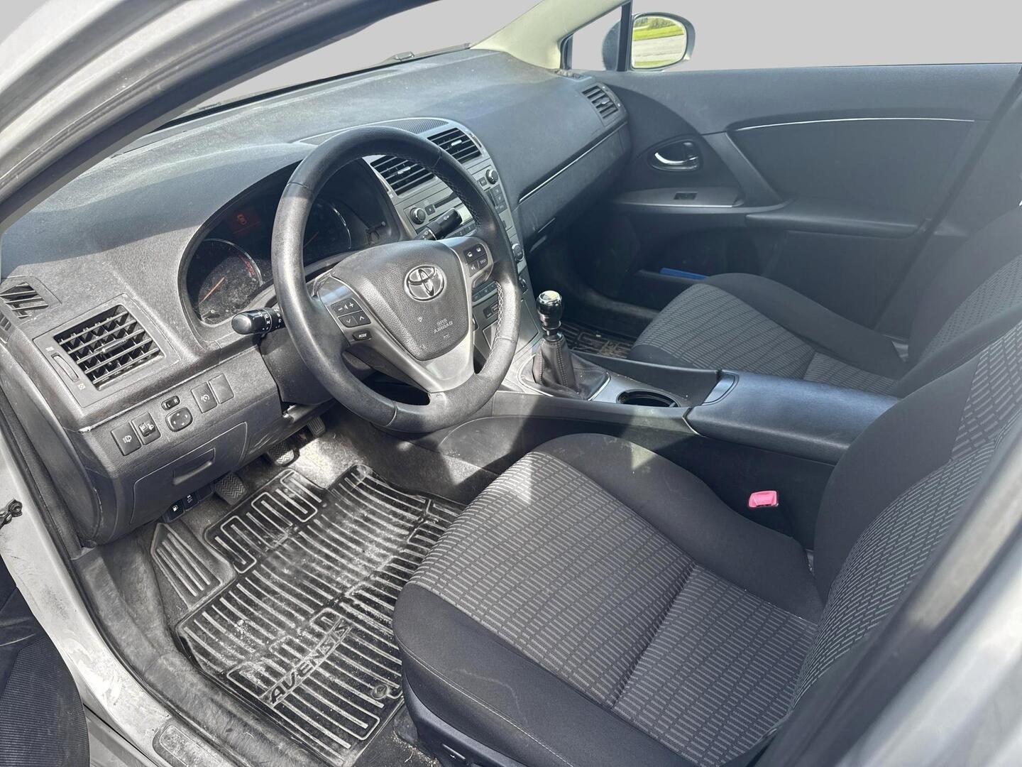 TOYOTA Avensis 2011