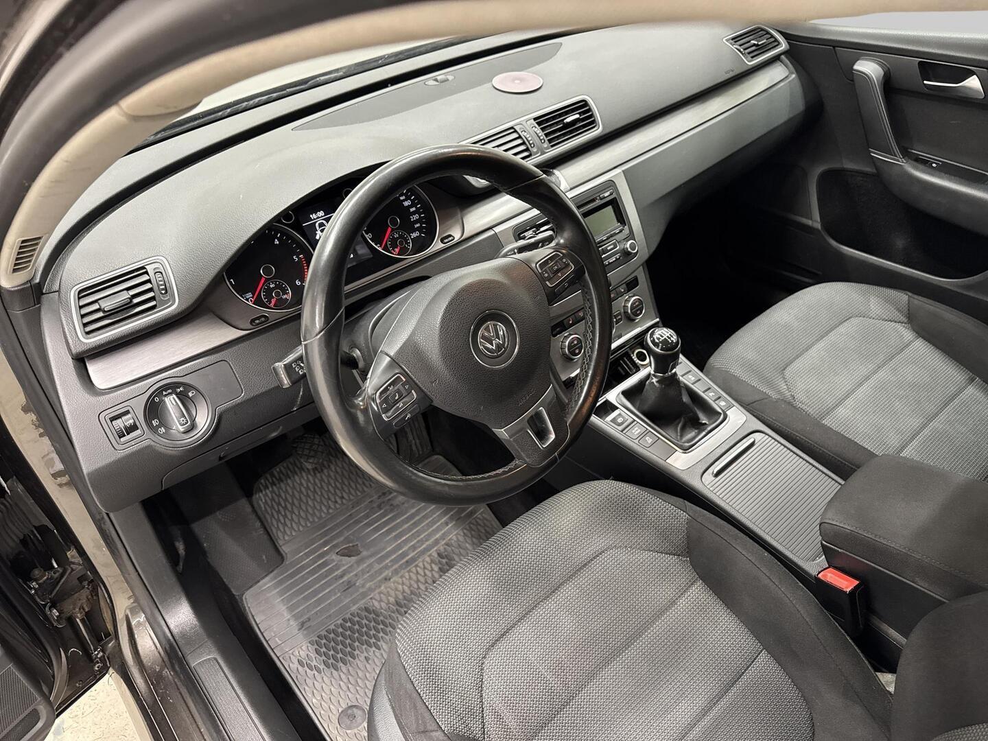VOLKSWAGEN Passat 2012
