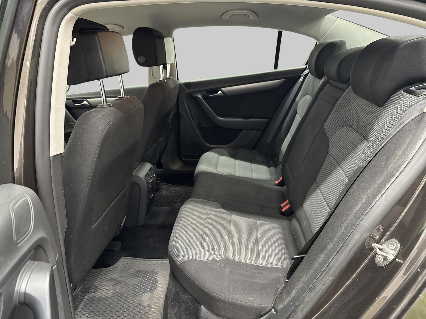 VOLKSWAGEN Passat 2012