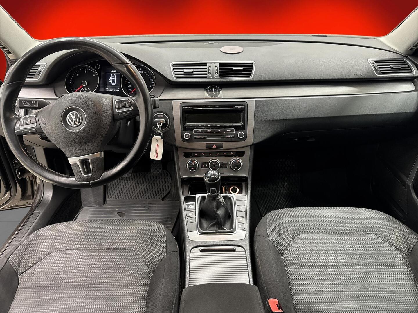 VOLKSWAGEN Passat 2012