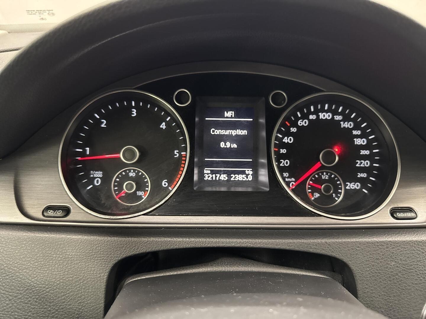 VOLKSWAGEN Passat 2012