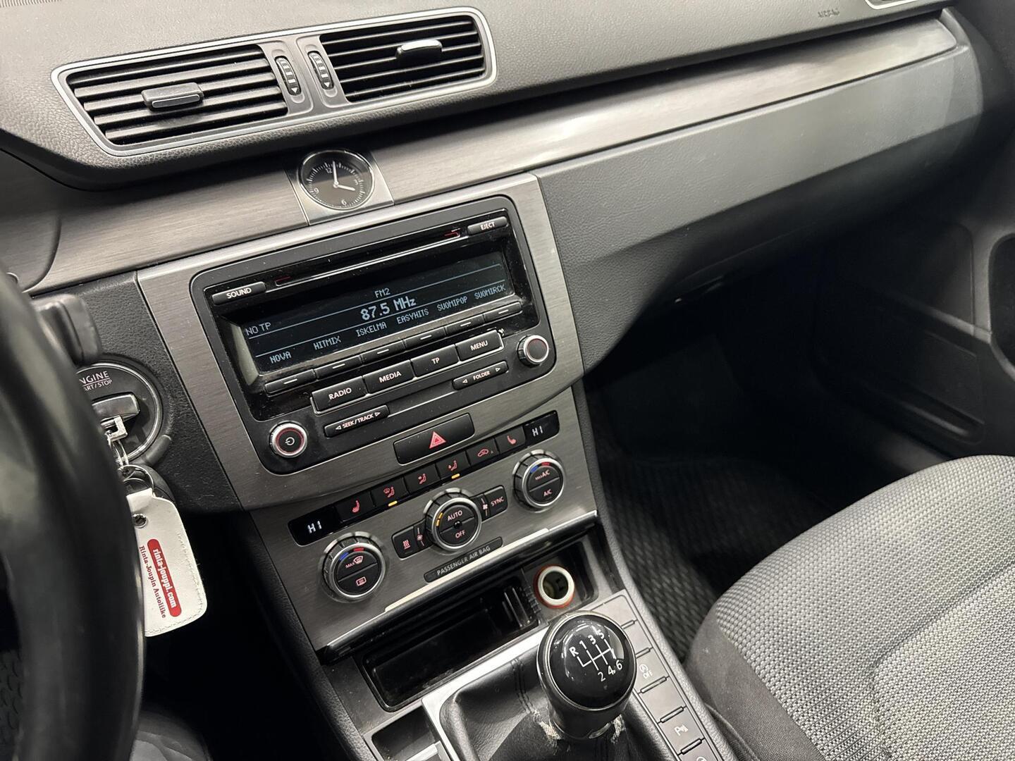 VOLKSWAGEN Passat 2012