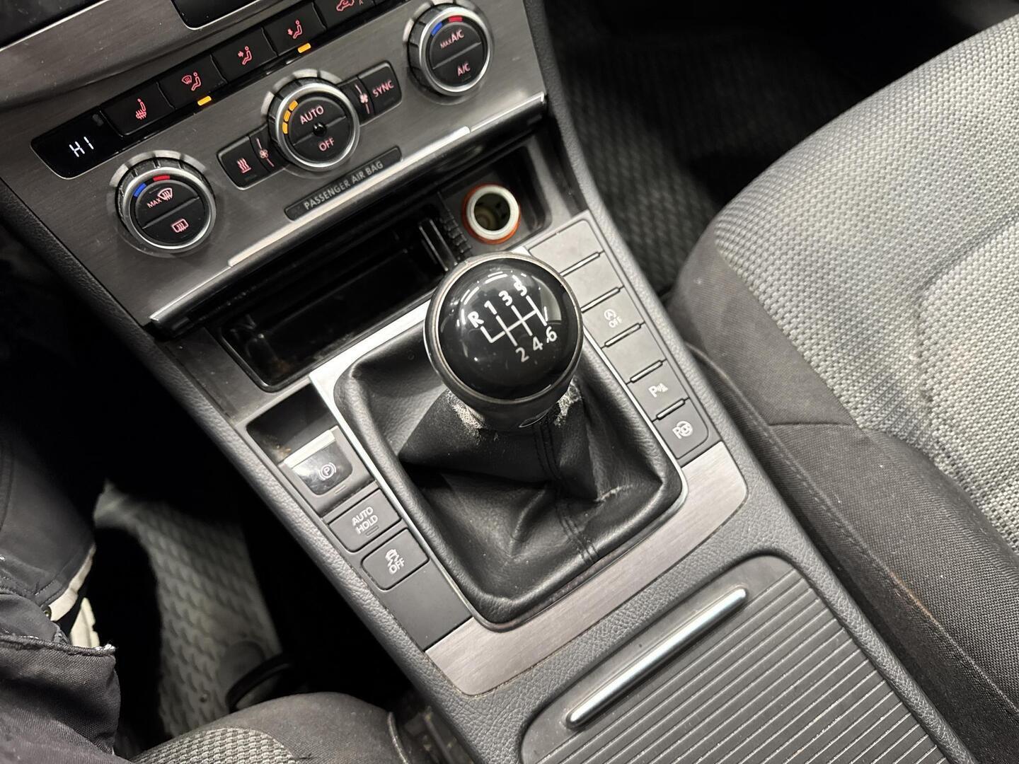 VOLKSWAGEN Passat 2012