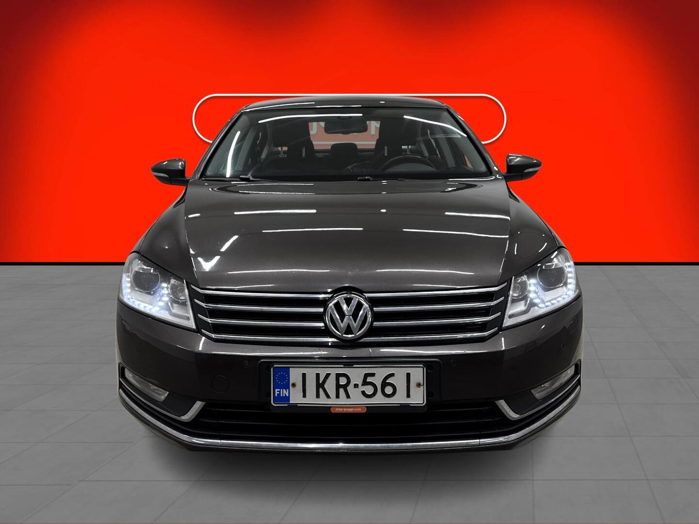 VOLKSWAGEN Passat 2012