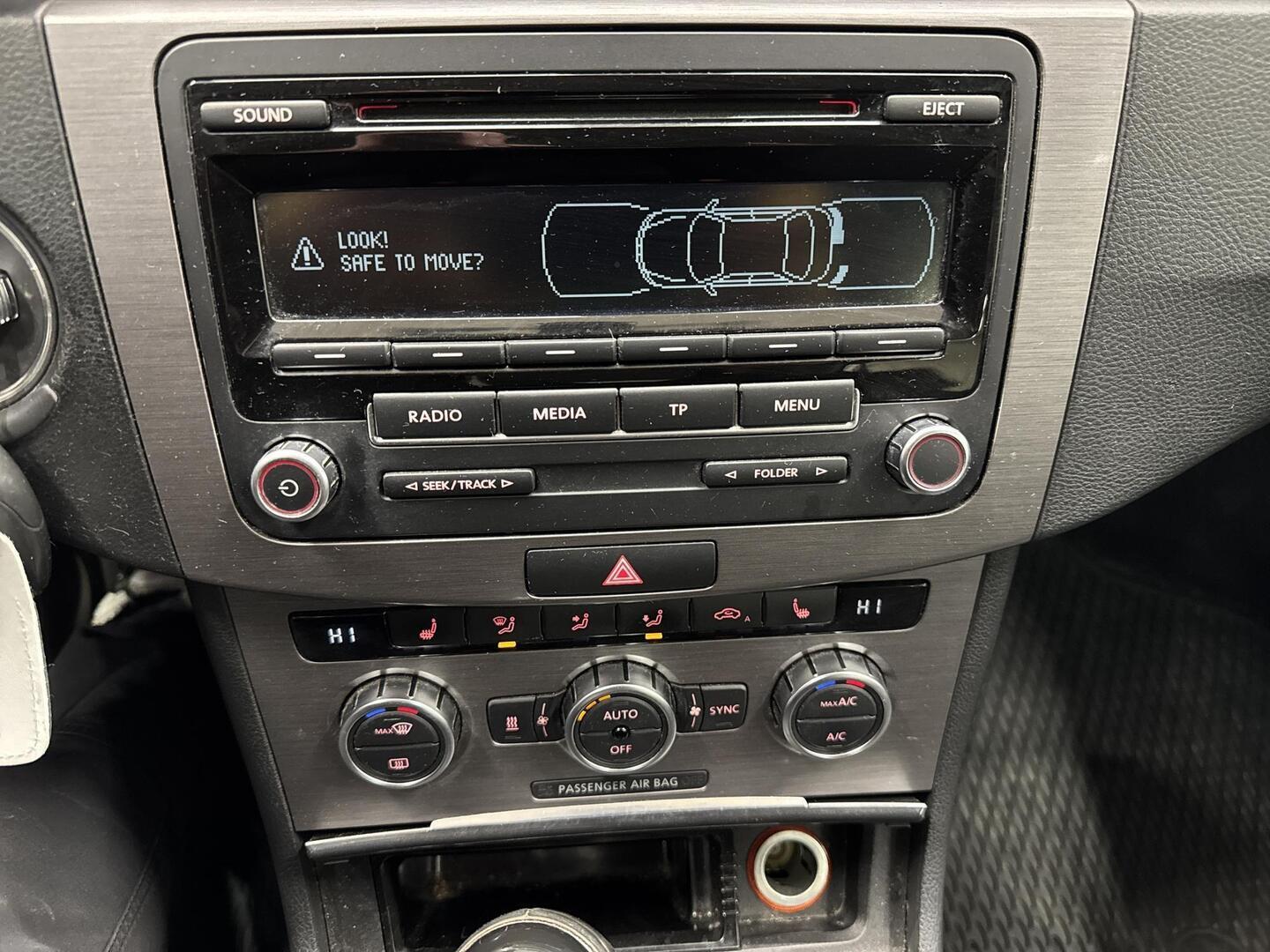 VOLKSWAGEN Passat 2012