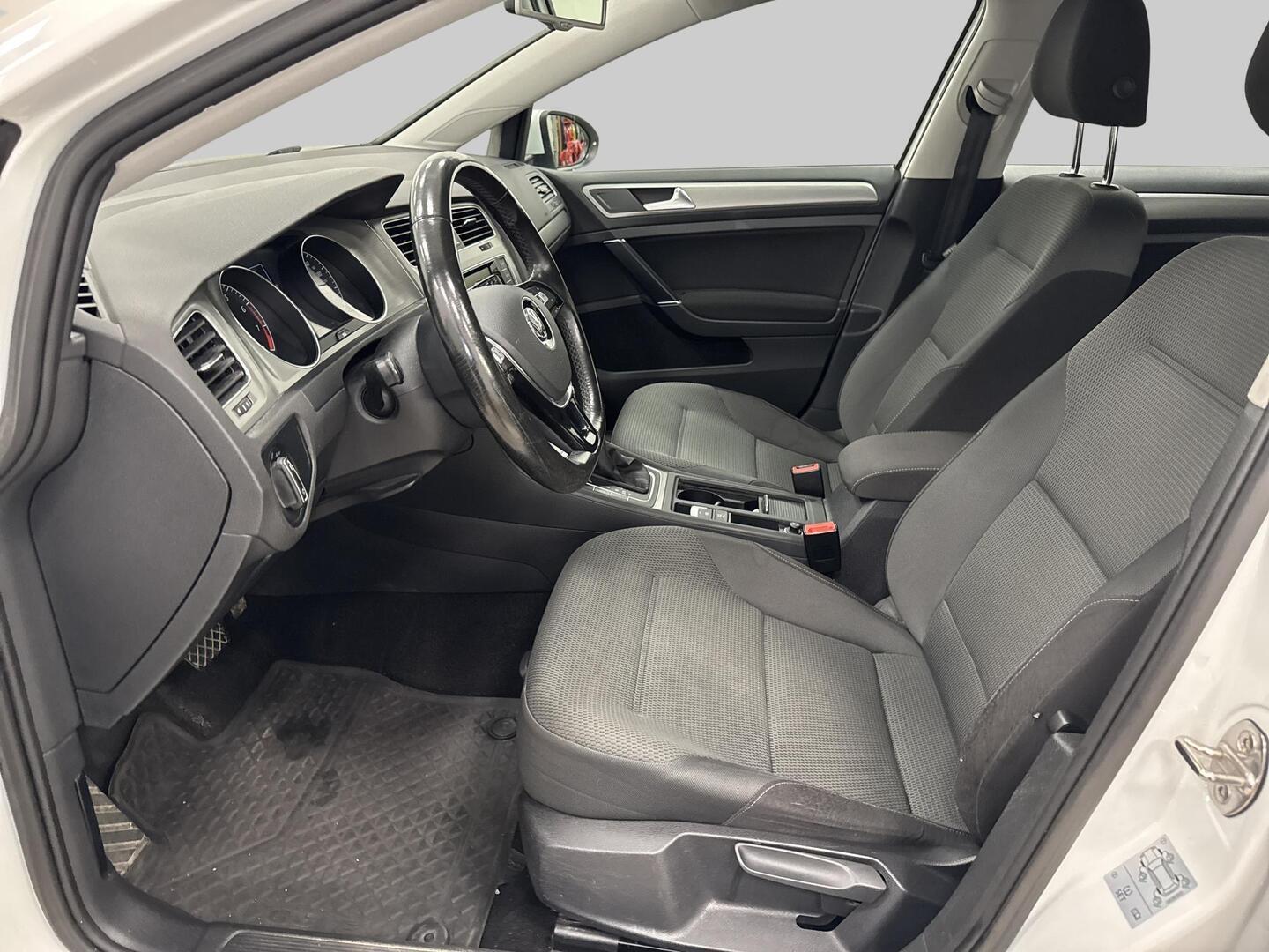 VOLKSWAGEN Golf 2014