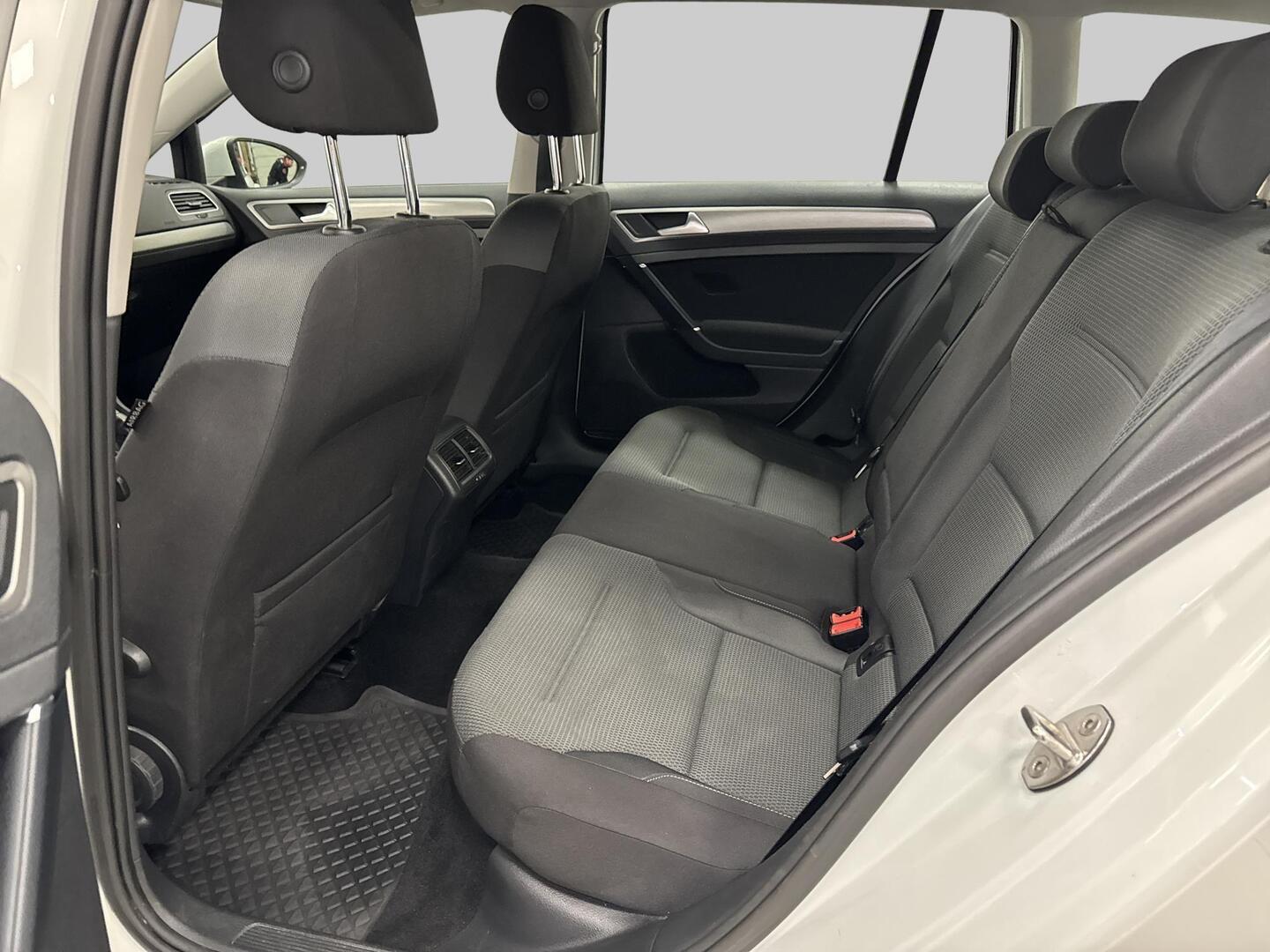 VOLKSWAGEN Golf 2014