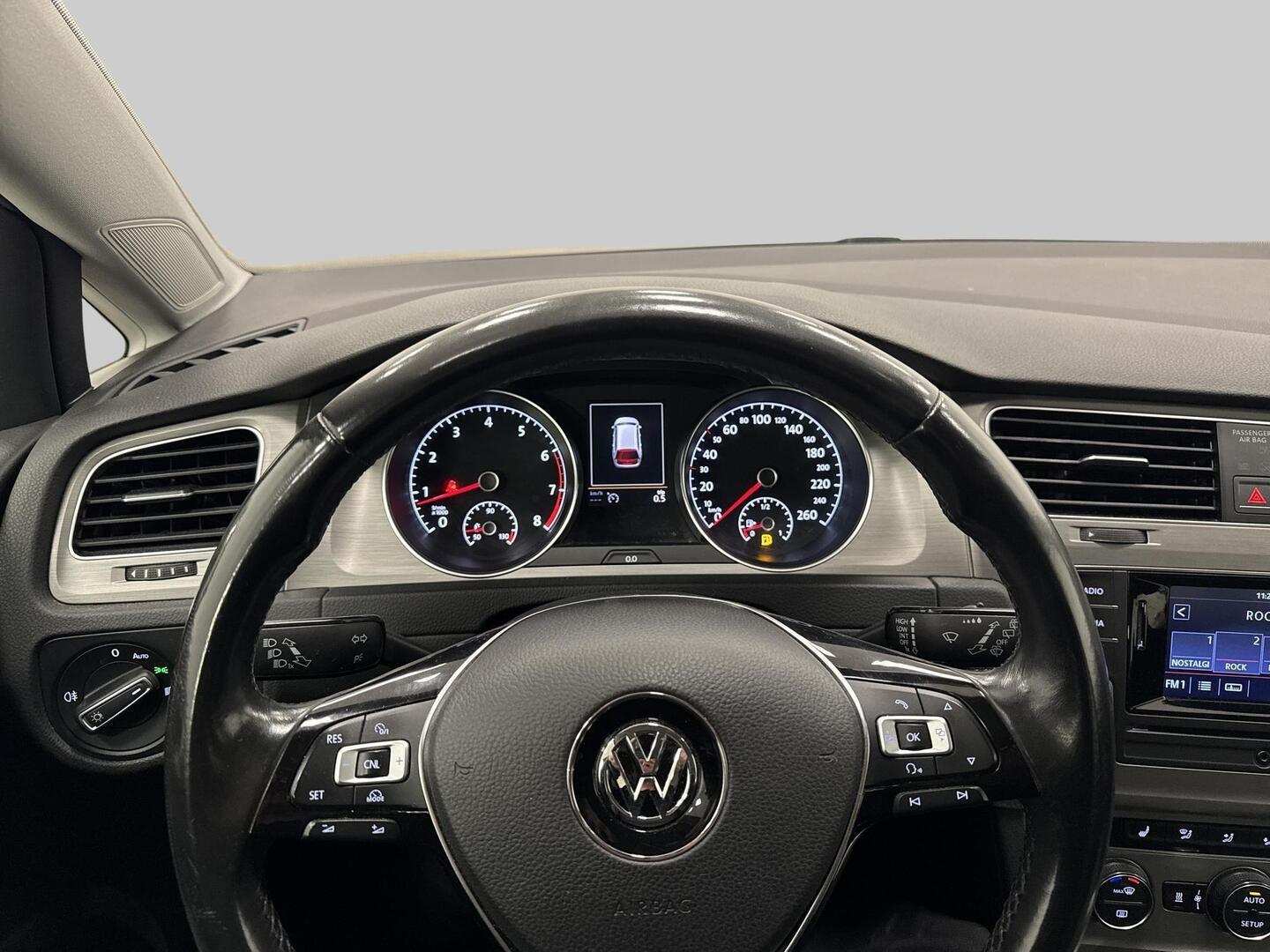VOLKSWAGEN Golf 2014