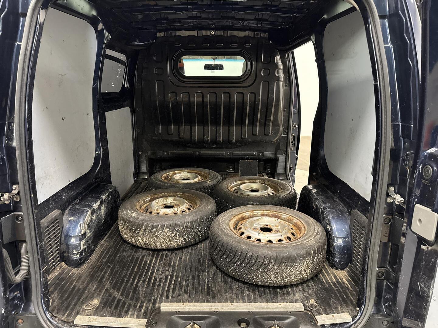 NISSAN NV200 2015