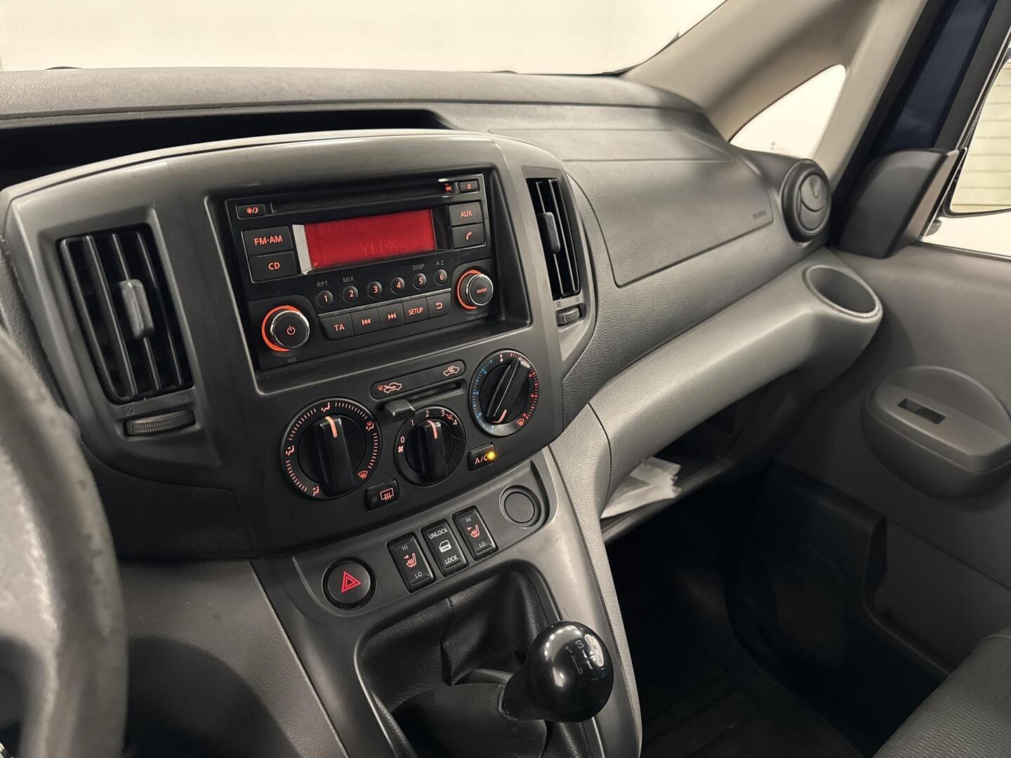 NISSAN NV200 2015