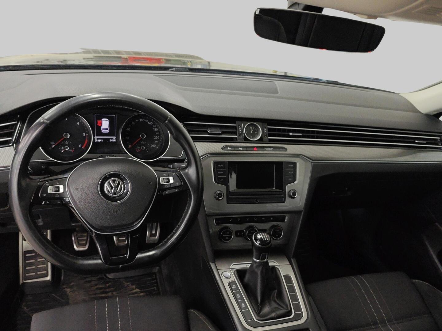 VOLKSWAGEN Passat 2016