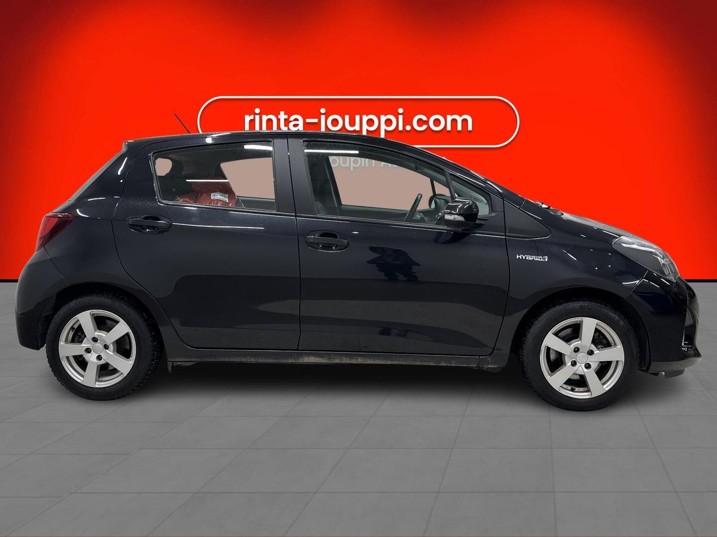 TOYOTA Yaris 2016