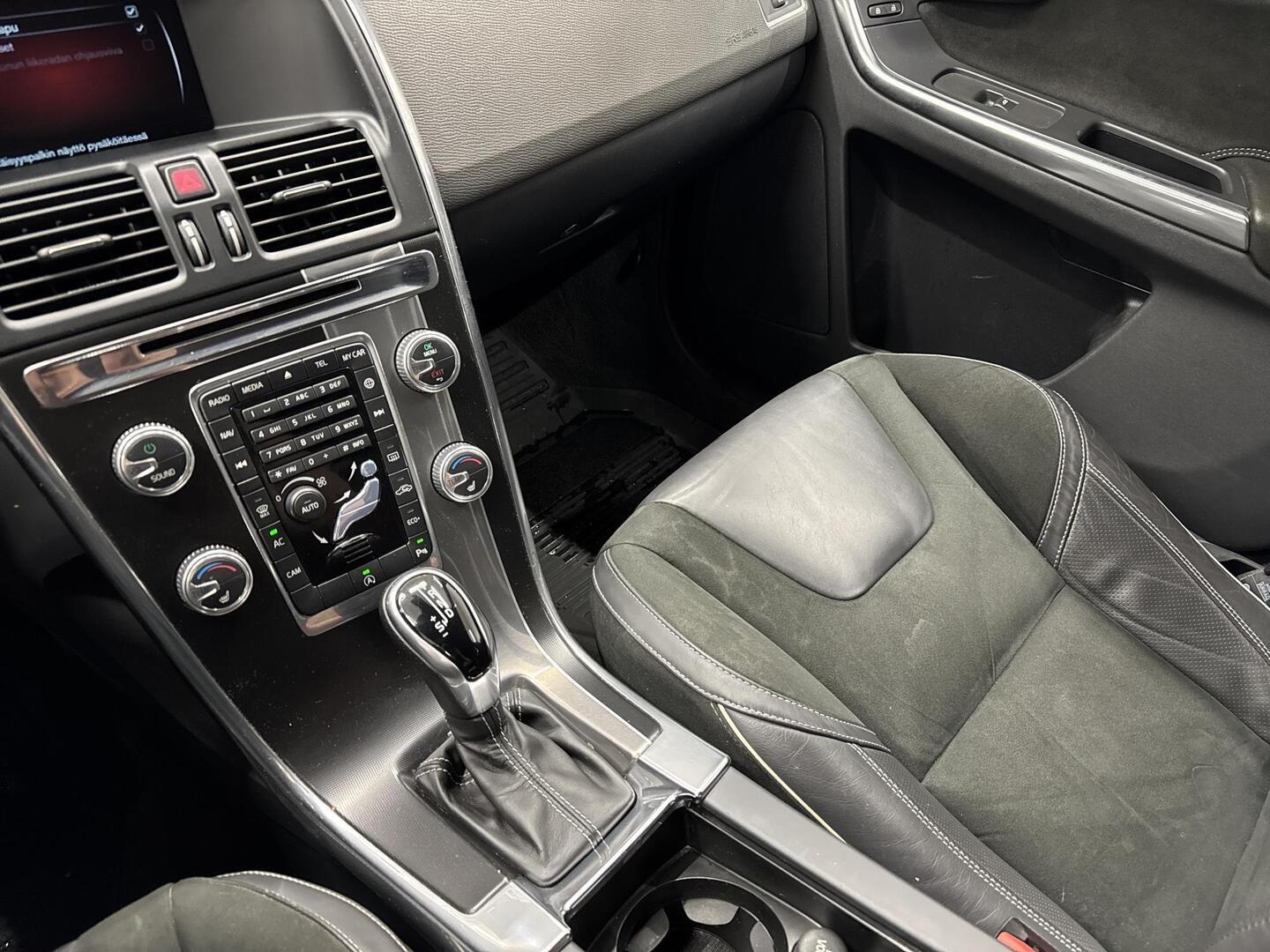 VOLVO XC60 2017