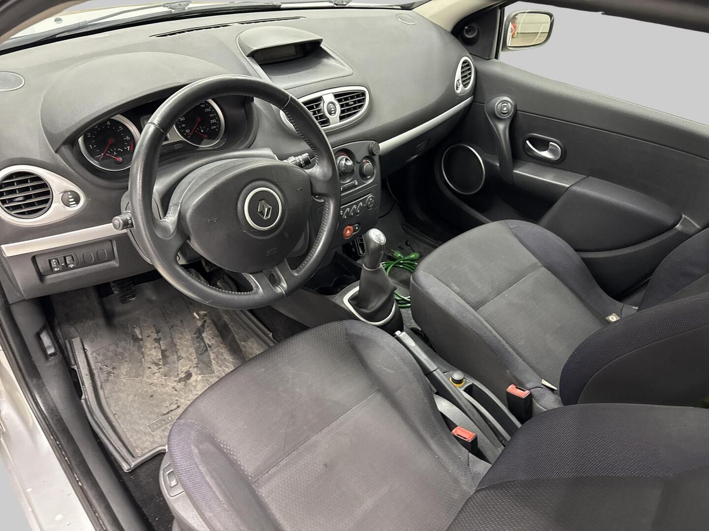 RENAULT Clio 2006