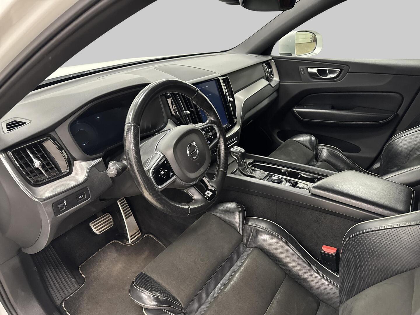 VOLVO XC60 2018