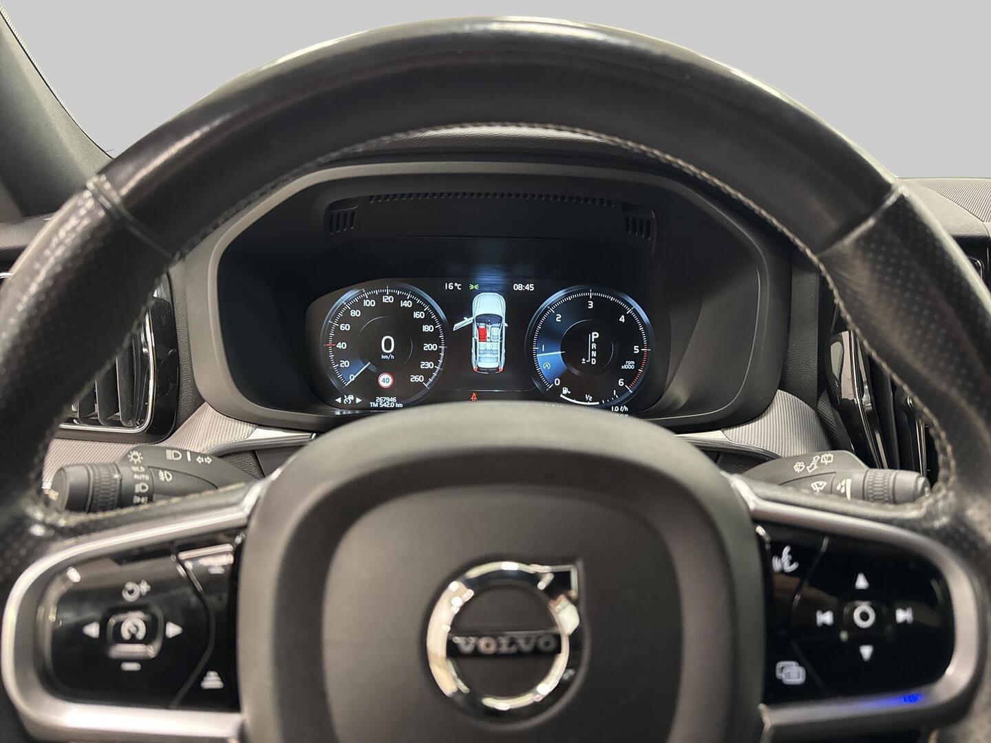 VOLVO XC60 2018