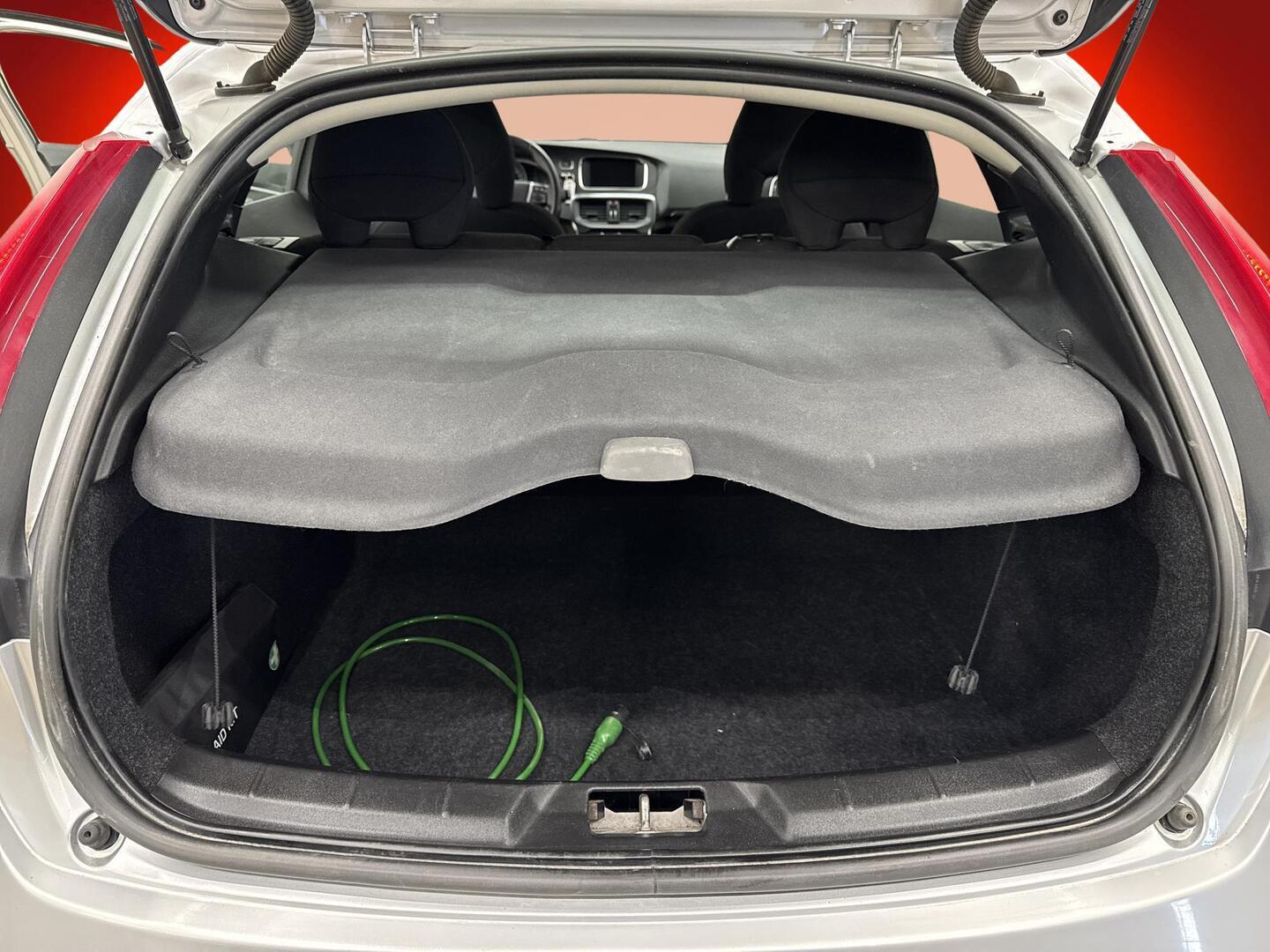 VOLVO V40 2018