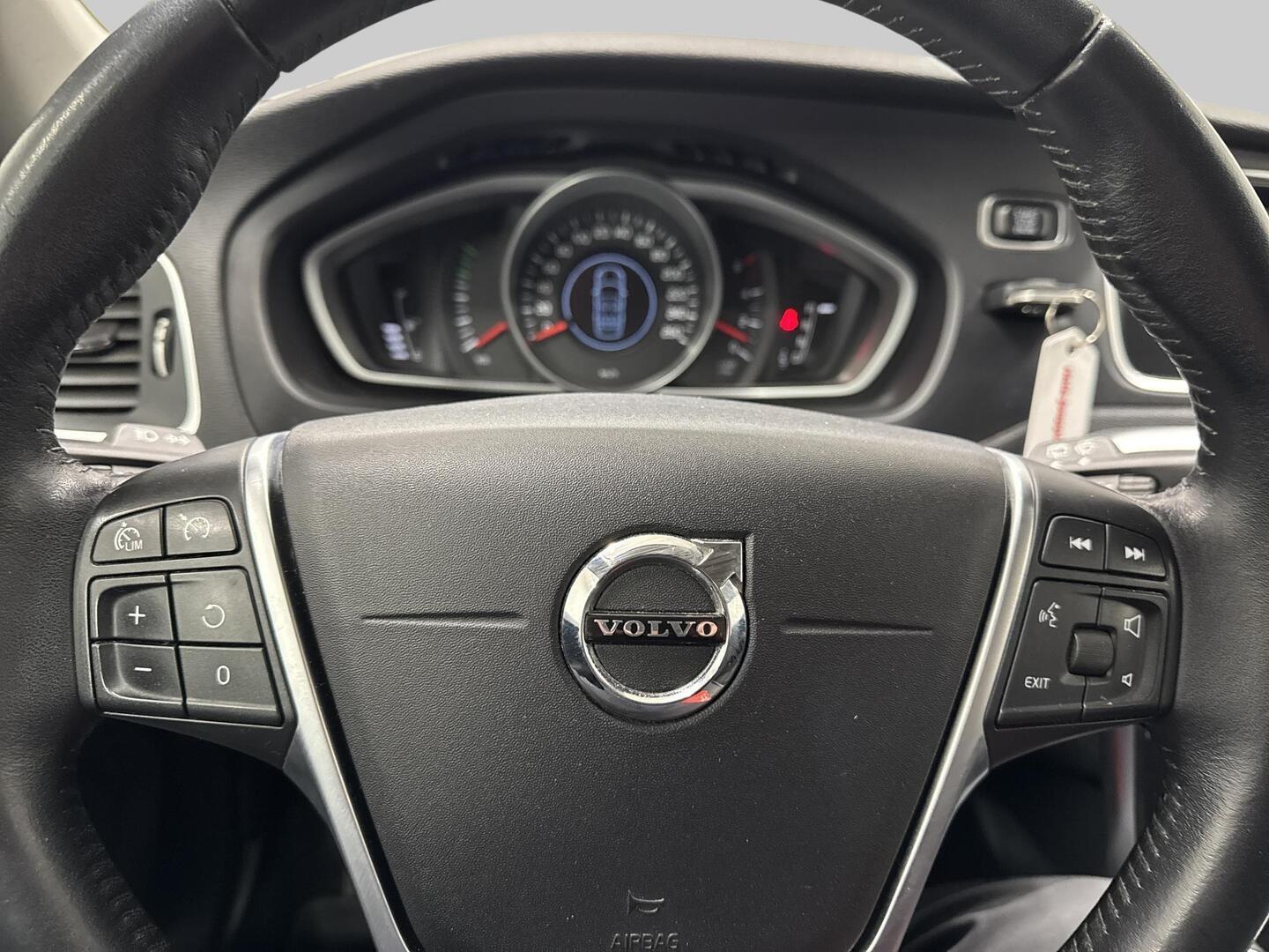 VOLVO V40 2018