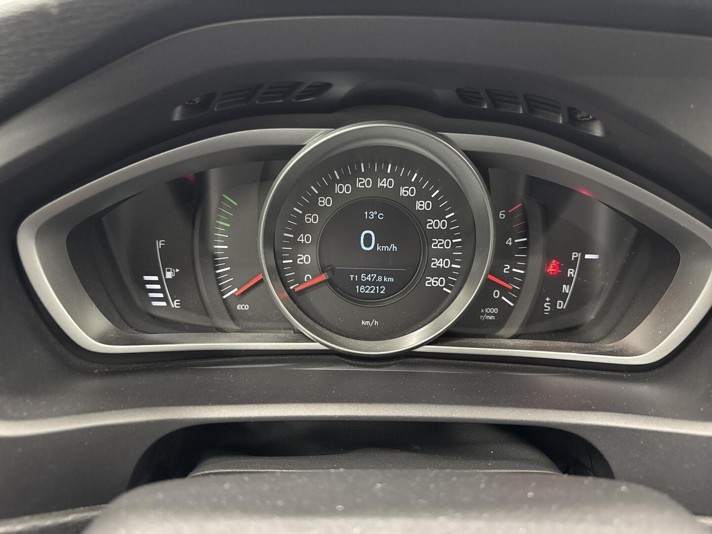 VOLVO V40 2018