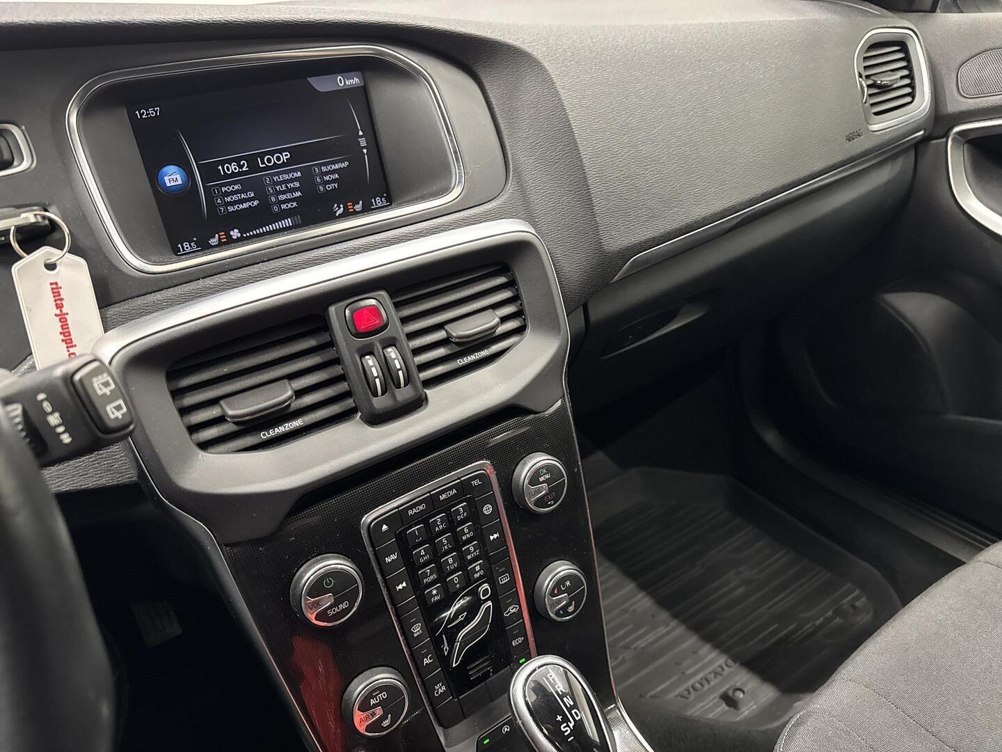 VOLVO V40 2018