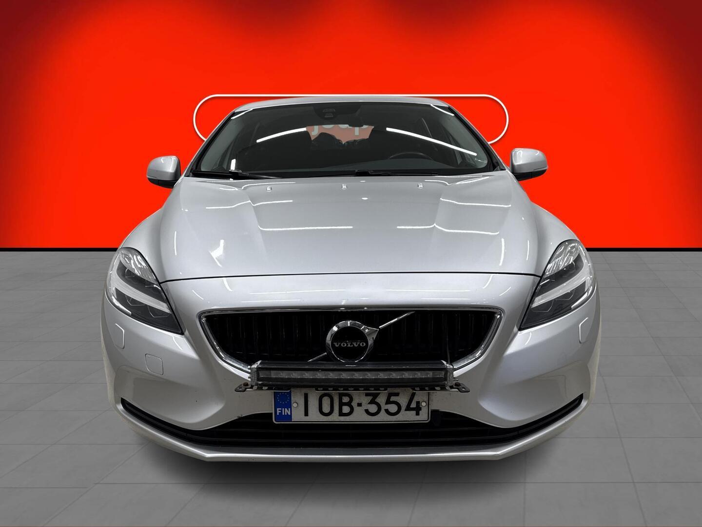 VOLVO V40 2018