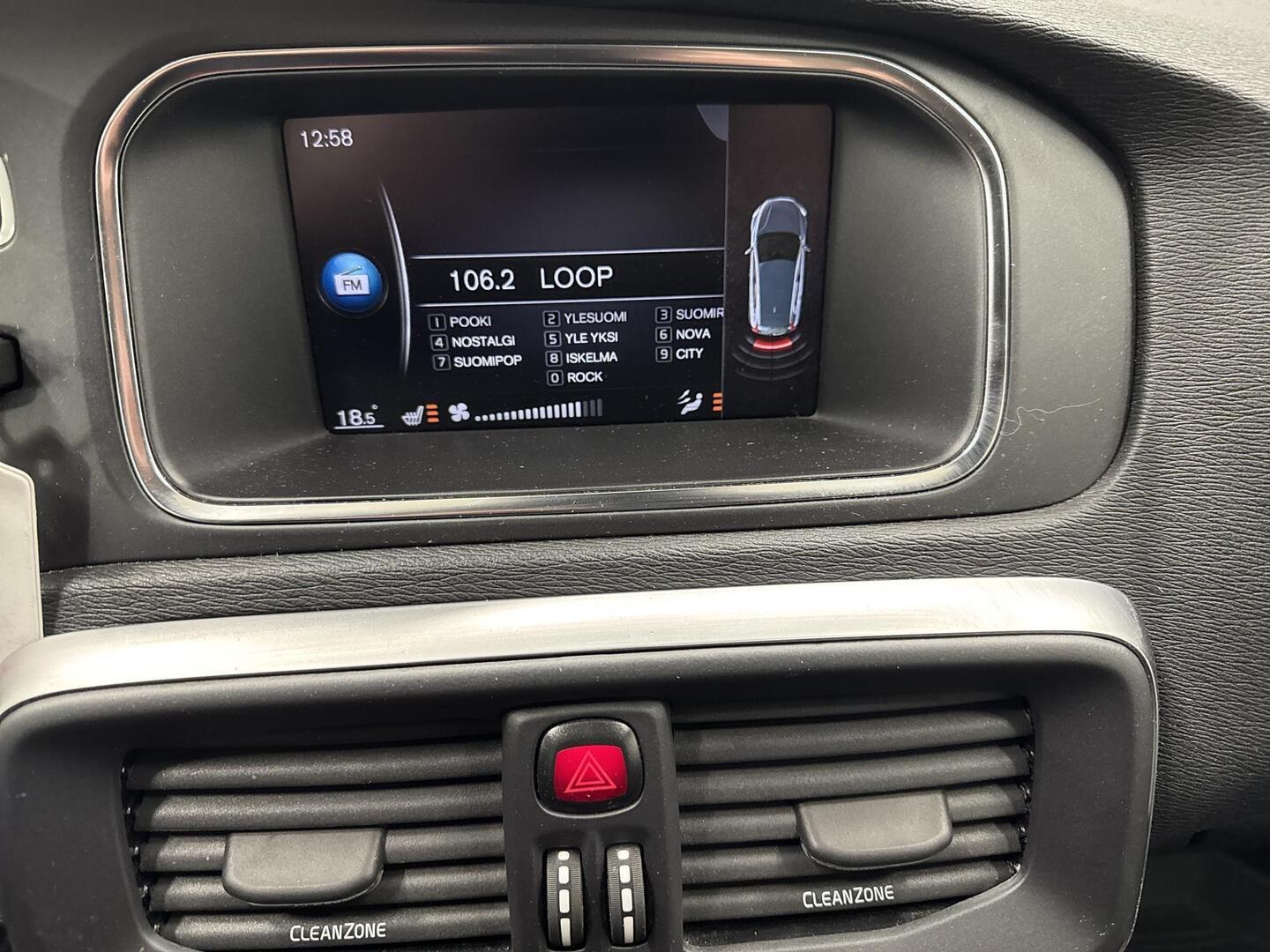 VOLVO V40 2018