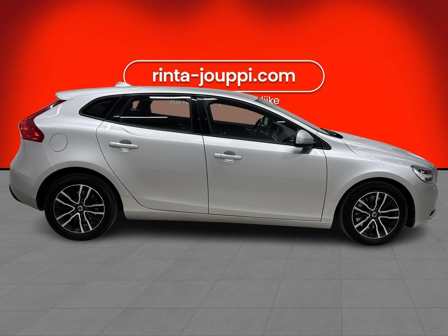 VOLVO V40 2018