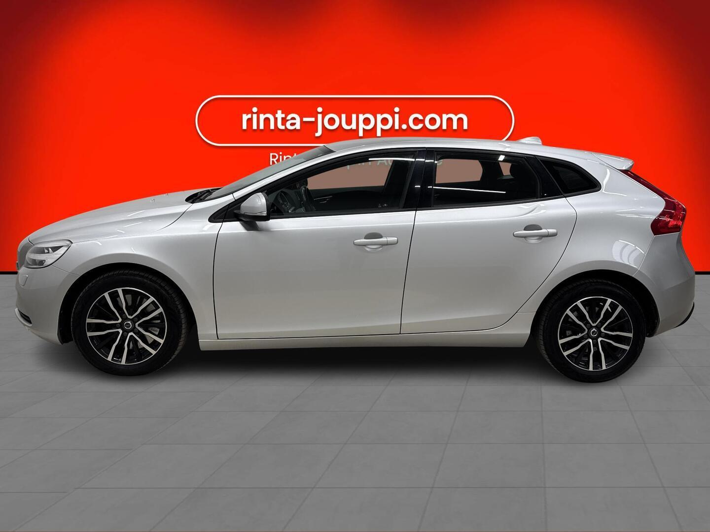 VOLVO V40 2018