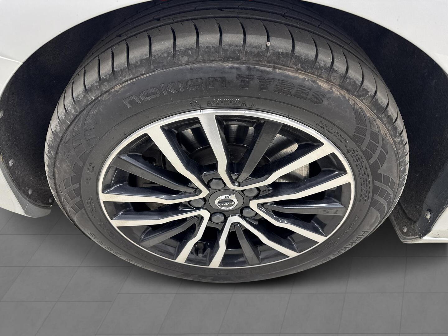 VOLVO V40 2018