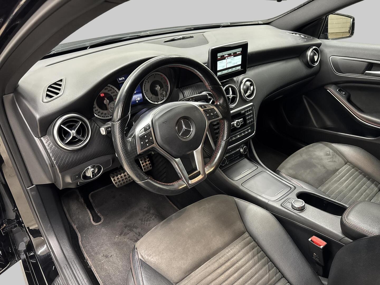 MERCEDES-BENZ A 2015