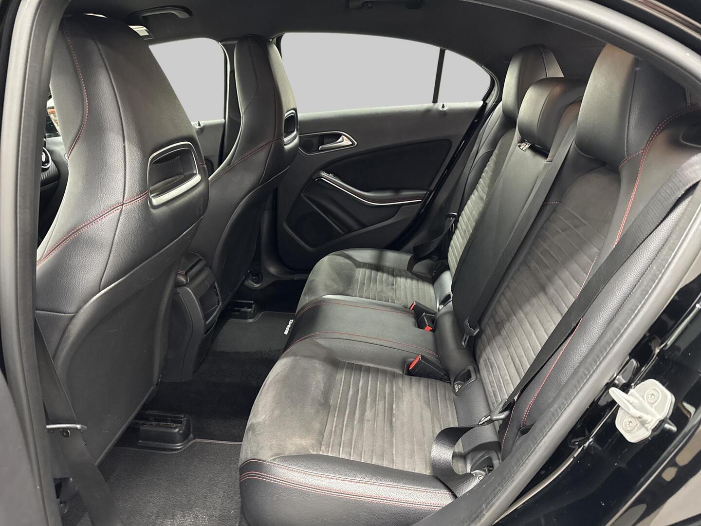 MERCEDES-BENZ A 2015