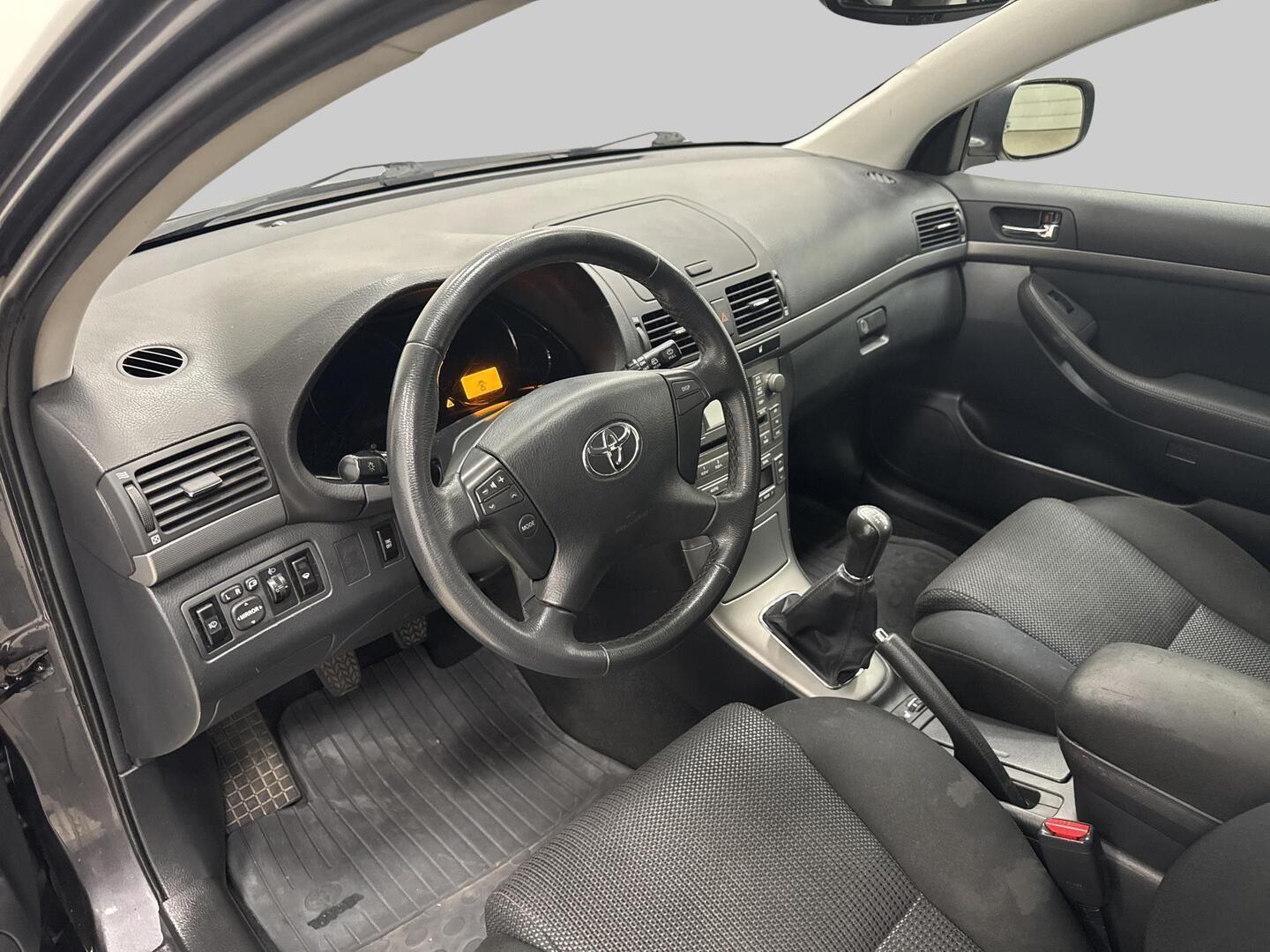 TOYOTA Avensis 2005