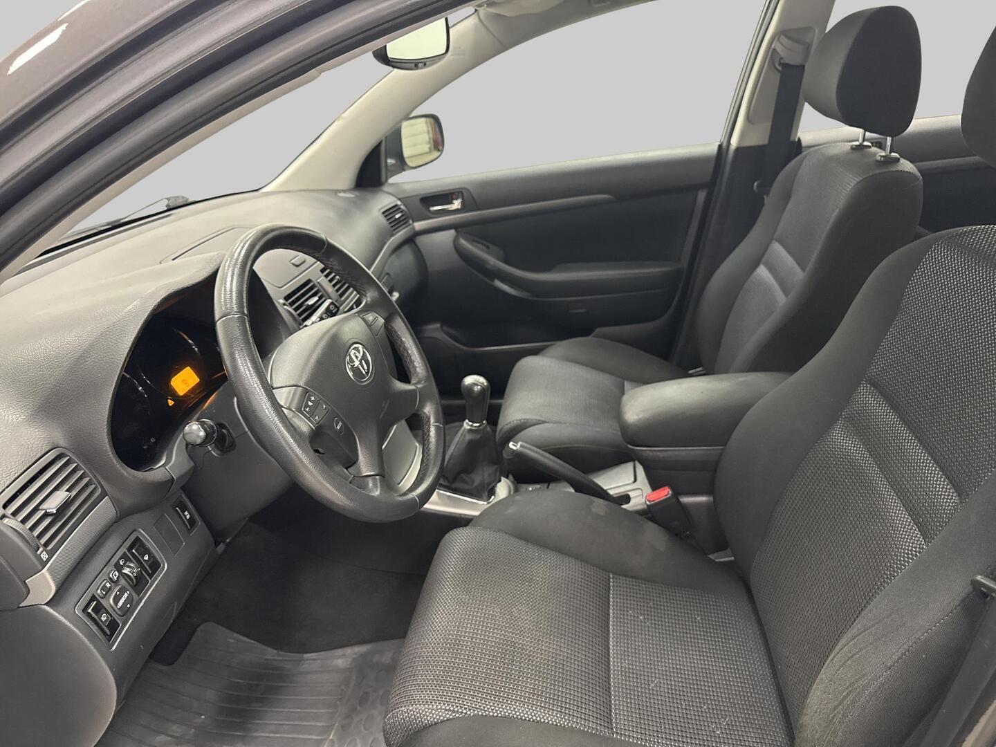 TOYOTA Avensis 2005