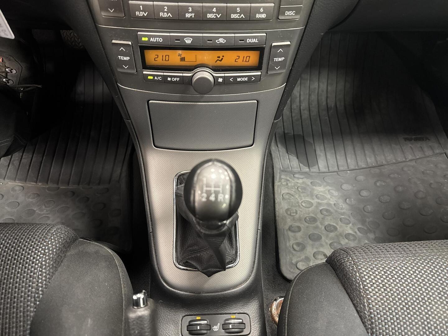 TOYOTA Avensis 2005