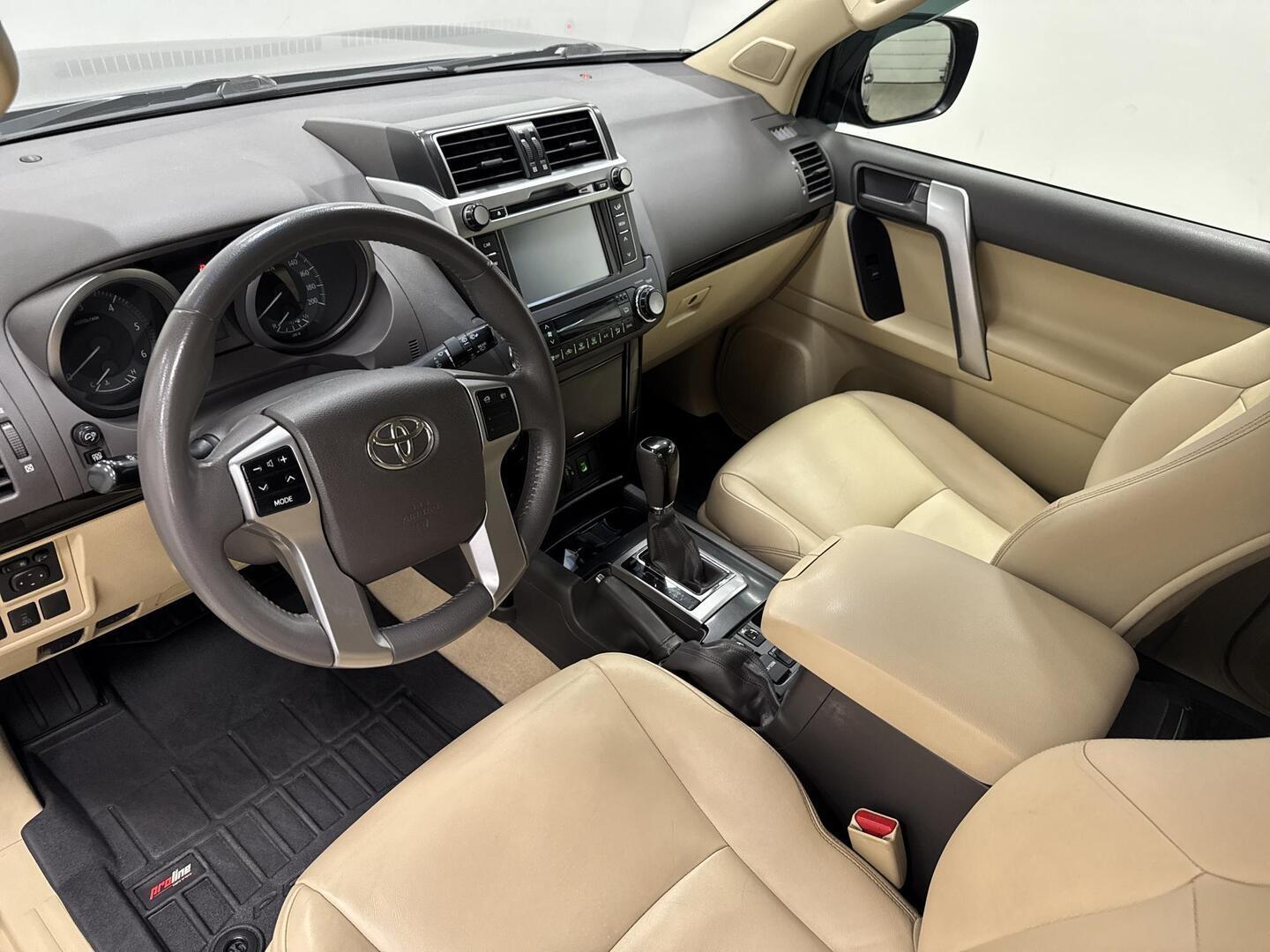 TOYOTA Land Cruiser 2013